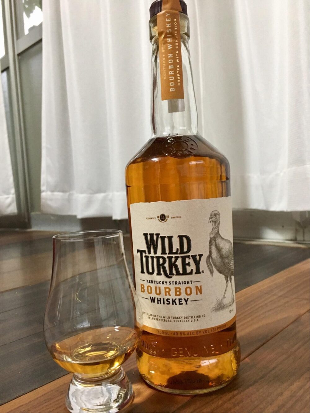 【レビュー】ワイルドターキー(スタンダード)の味と評価は？ ウイスキー藤村のレビューブログ